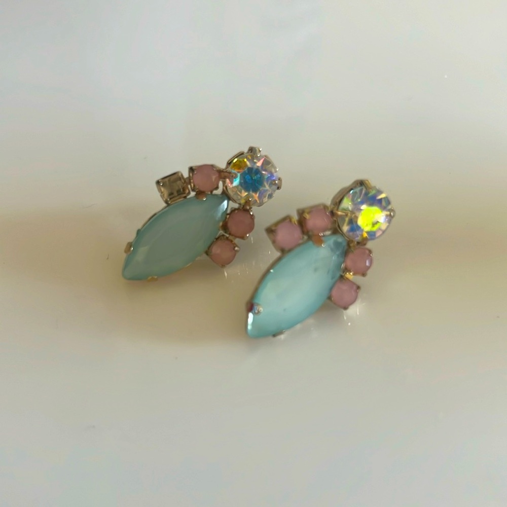 Dangle studs